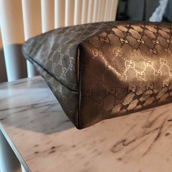 Authentic Gucci gold monogram coated Imprime canvas tote bag - Picture 2 of 7